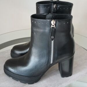 Bosi Black Chunky Heel Boots Size 37/7